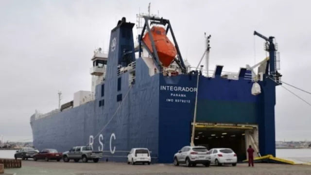 El gran buque nuevo (se presentó el Integrador en el puerto de Montevideo)