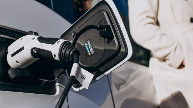 Carrera eléctrica entre los generalistas (fabricantes de renombre empiezan a vender autos 100% eléctricos en Uruguay)