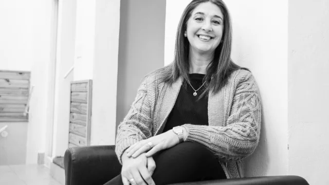 Laura Trías, Finanzas