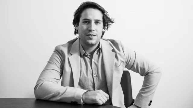 Mateo Fernández, Finanzas