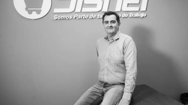  Alejandro Tusus, socio director