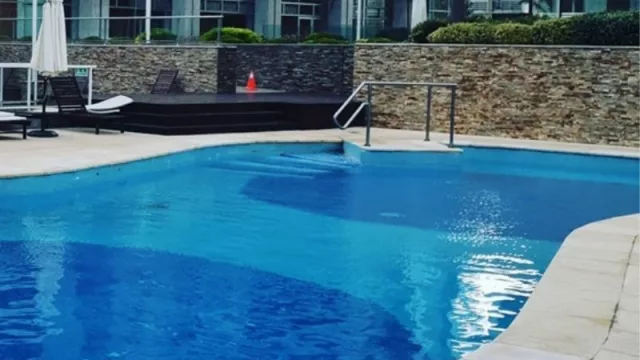 Los verdaderos ingenieros de la piscina (tratan más de 200 instalaciones por año, buscan usar menos cantidad de químicos y optimizar el uso de agua en casas y clubes)