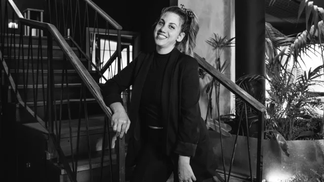 Camila Benítez, camarera.