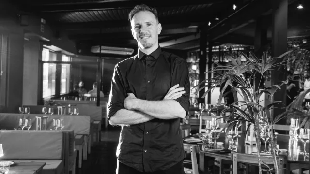 Matías Suárez, camarero.