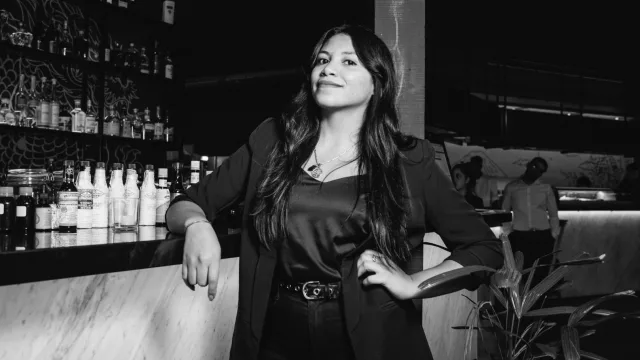 Romina Pereira, camarera.