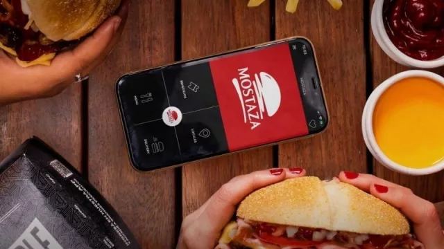 Ni el rey de la hamburguesa, ni el payaso: Mostaza se posiciona como la principal cadena de fast food en Uruguay (va por 40 tiendas en los próximos seis años) 