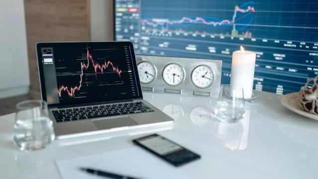 Petróleo, lluvias y dólar estables: ¿cuándo bajarán los precios?