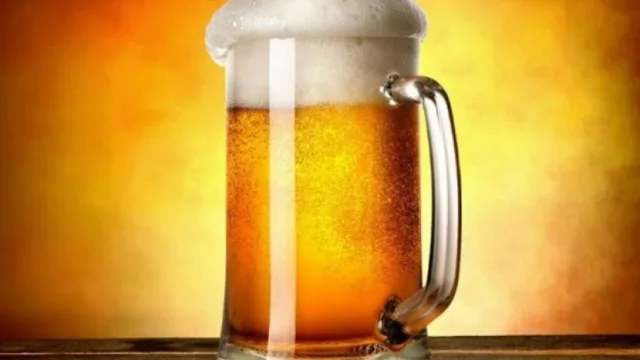 Para que no te quedes con sed en Carnaval (Tienda Inglesa festeja con rey Momo a pura cerveza)