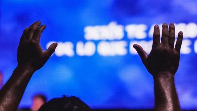 La pantalla también es una cuestión de fe (Nexos Trading sigue su apostolado tecno y exportará LEDs a las iglesias de UY)