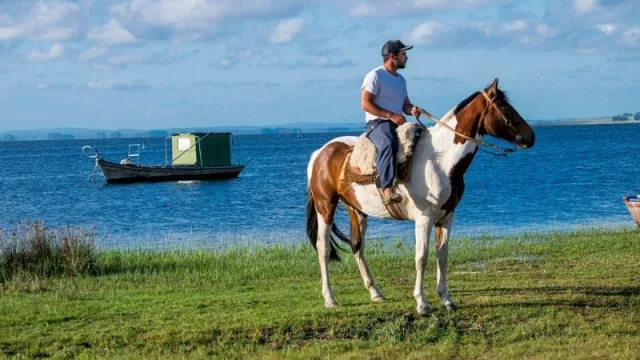 Rodrigo Altez con su caballo Tacuabé