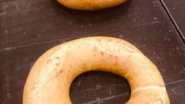 ¿Puede hacerse pan a partir de cerveza artesanal? (la economía circular llega a las panaderías y muestra que sí)