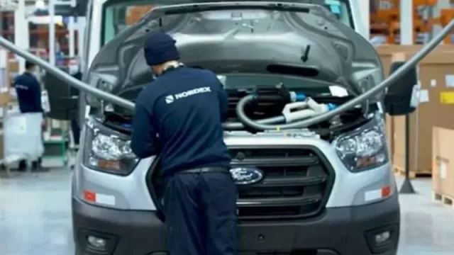 Y el óvalo comienza a rodar (Ford UY y Nordex presentan la Transit made in Uruguay)