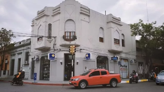 Mucho mas que un simple remedio (Farmacia Vant' Hoff apuesta a la variedad de servicios y a las ventas online)