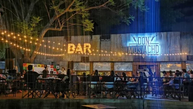 Un emprendimiento con sabor a espuma (Don Mostacho convirtió su planta en bar y apunta a crecer en otros departamentos)