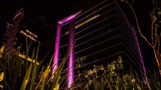 Echando un lazo rosado a la ciudad (Aguada Park se une a la lucha contra el cáncer de mama)