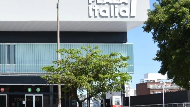 Un outlet para 700.000 personas (a dos semanas de abierto el shopping Plaza Italia afirma su lugar)