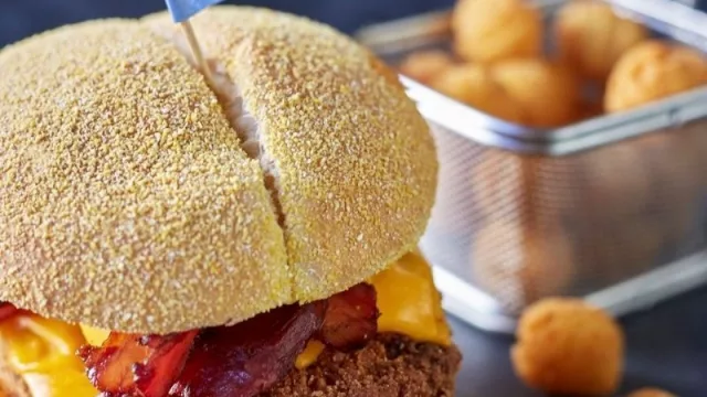 La Recorre le pone hamburguesas a la ciudad (quiere vender 10.000 combos mes)