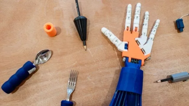 Mano robótica creada con fabricación digital.