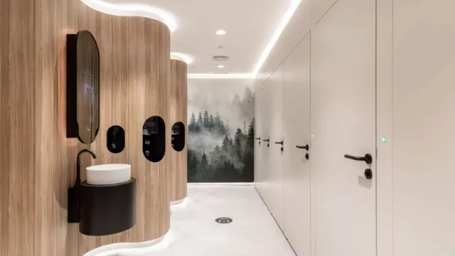 ¿Ir a un baño público? Cambiarás esa cara cuando veas la propuesta de One Hundred Restrooms (llegan a Sants)