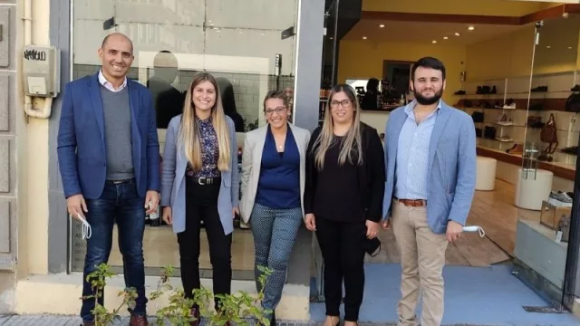 Ulises Calaitzy (gerente general), Agustina Trujillo (coordinador de marketing), Verónica Figueroa (gerente de locales), Lucrecia Pérez (encargada sucursal Mercedes) y Leo Guerrero (brand ambasador)