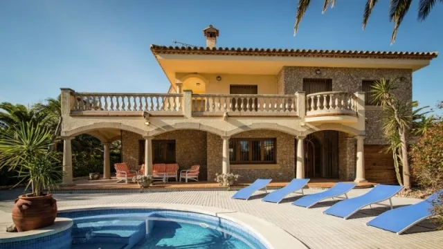 Pasar 15 días en julio alquilando una casa en la Costa Brava puede salir lo mismo que ir a Roma 