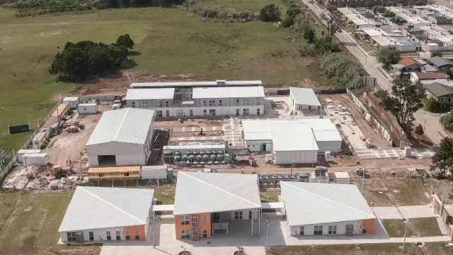 Las constructoras Berkes, Saceem y Stiler entregaron a la ANEP 17 centros educativos (de un total de 42 obras que estarán a fin de año)