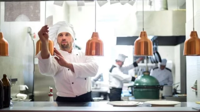 El negocio de los fogones fantasma que enamora al delivery y aterroriza a los vecinos 
