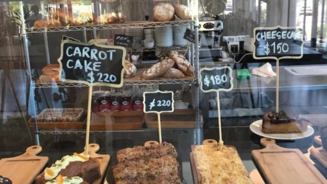 Elena Tejeira llega al International College (monta un café y restorán para visitantes extranjeros que incluye clases de cocina)