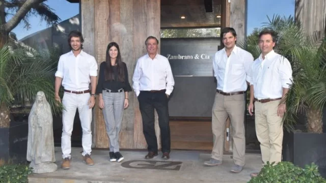 De izquierda a derecha la familia Zambrano: Agustín, María, Gerardo, Alejandro y Rodrigo.