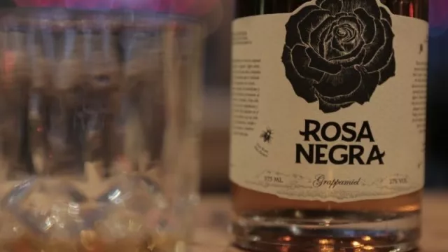 Dos espinas negras que hacen historia (grappamiel premium UY conquista EEUU)