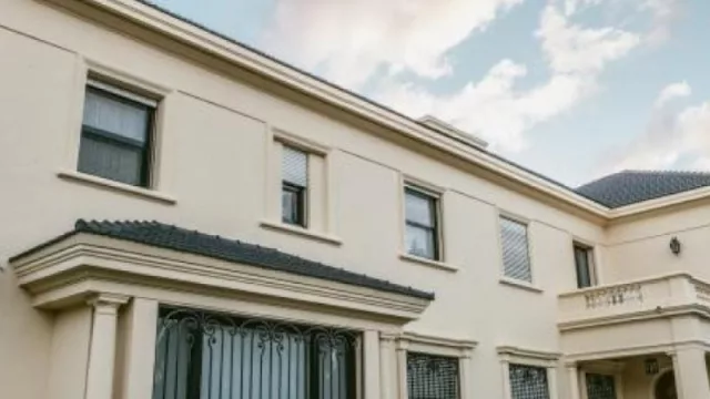 La casa más cara de Montevideo vale US$ 6.500.000, está en una esquina de Carrasco (y se vende con muebles por US$ 300.000 más)