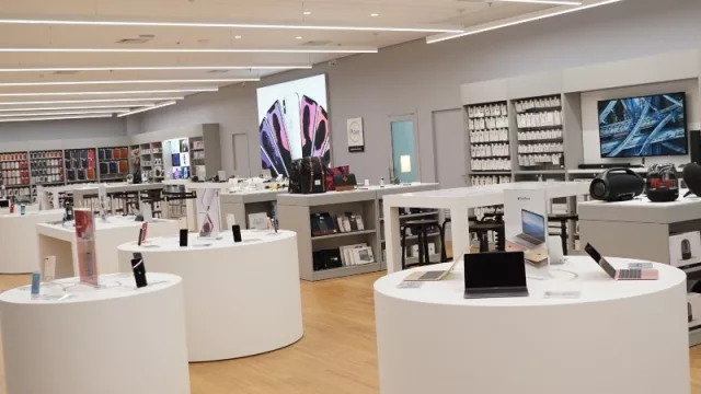 iPlace, de la mano de Apple, busca gente para atender a empresas y gobiernos en UY (primer paso el local en el shopping y después la oficina corporativa)