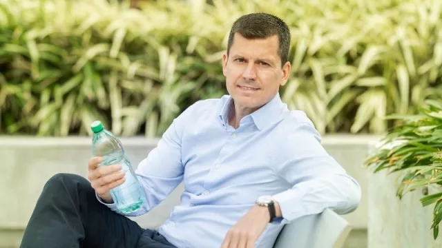 Salus presenta la nueva Eco Botella de 1 litro, única en el mercado sin etiqueta