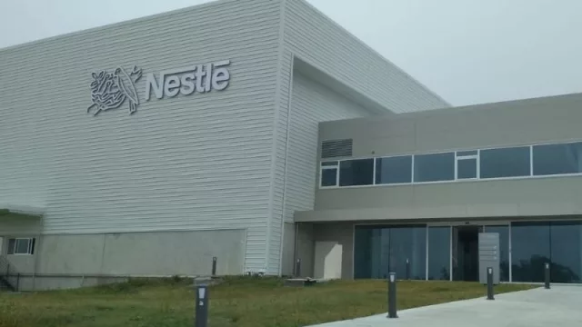 Desde diciembre la fábrica de Nestlé en UY produce y exporta el café de Starbucks para LATAM