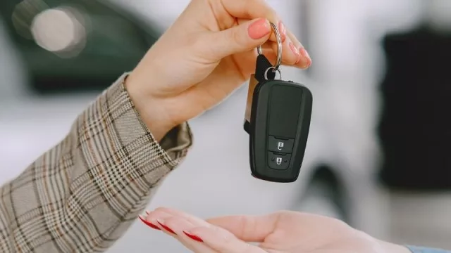 El mercado de autos usados tiene un nuevo jugador (Aracar Group llega a Uruguay con créditos sociales y mejores tasas para mujeres)
