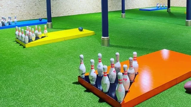 ¡Prueben este explosivo Cocktail! Llega a Barcelona el Fowling, mezcla de bolos y fútbol americano