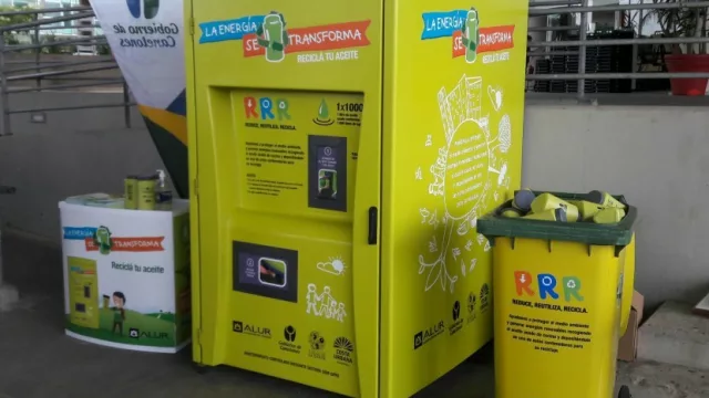 Alur instaló nueva estación de reciclaje en Costa Urbana Shopping (para aceite usado de frituras y residuos)
