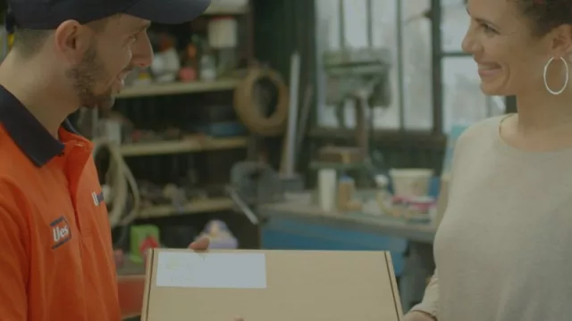 UES lanzó una app con servicio de cadetería on demand (solo para Montevideo y no transporta alimentos)