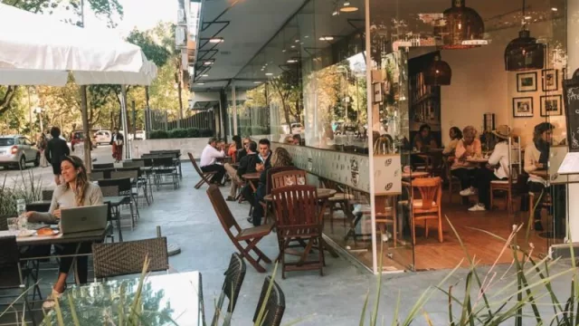 El Oro del Rhin se fue de la Rambla pero aterrizó a pocas cuadras (Su salón de Colonia y Convención funciona casi “normal”)