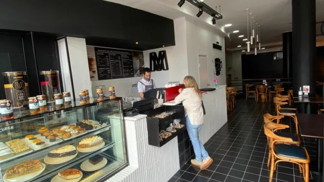 Café Martínez abre con el teatro al lado de Arocena Mall (con un horario extendido más allá de la escuela MAD)