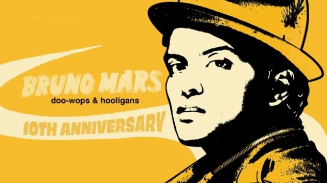 La Superestrella Bruno Mars celebra aniversario