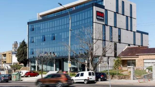 Policía y profesional (acuerdo entre Securitas y Dirección de Educación Policial)