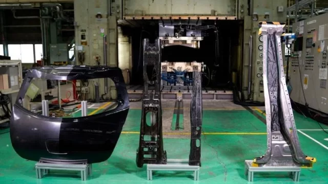 Los Nissan un poco más seguros (gracias al avance en la producción de piezas en fibra de carbono)