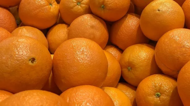 El precio de las frutas en Latinoamérica muestra a Uruguay en un lugar promedio (mejor comer naranjas que bananas para cuidar el bolsillo)