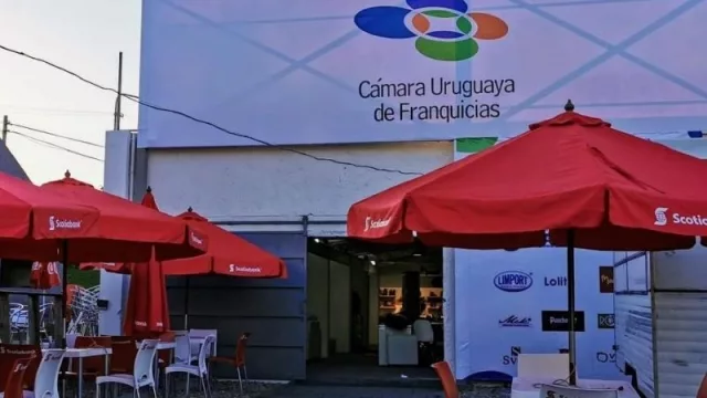 Las franquicias se muestran en la vidriera más grande del país (Grido, Empanadas Don Pedro, Chamán y Marcel Calzados, entre otras) 