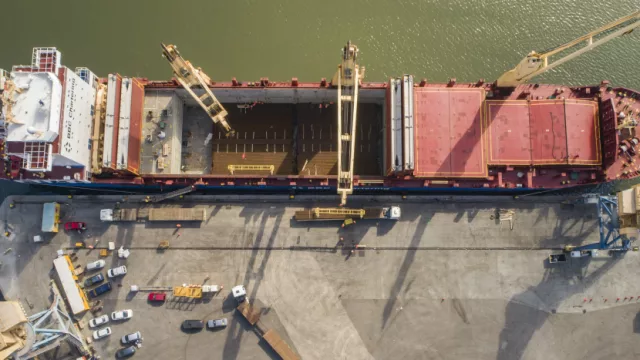 Terminaron de llegar los rieles de Europa para el ferrocarril central