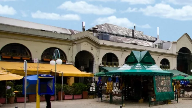 Abre de forma gradual el Mercado del Puerto (el único ausente es Roldós)