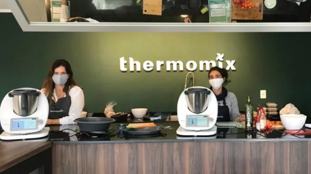 El robot solidario Thermomix inauguró su primer local en Uruguay (y con una maratón de cocina)