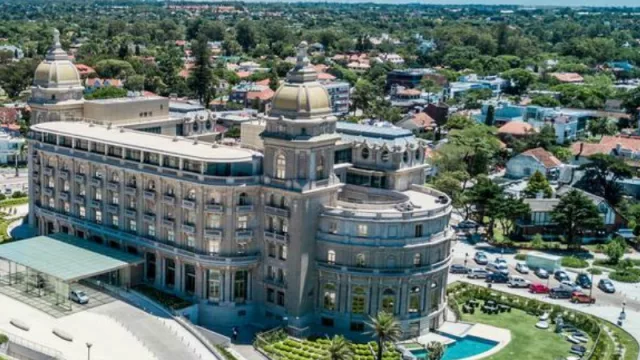 Te presentamos al sabelotodo de Carrasco (el chatbot que tiene toda la información del barrio)