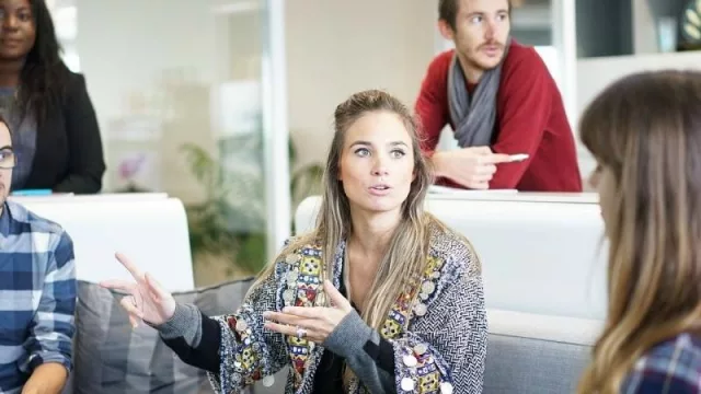 Casi 8 de cada 10 trabajadores no pueden hacerlo a distancia (y los hombres se llevan la peor parte) 